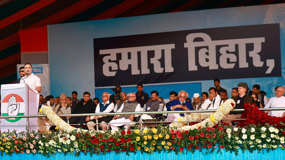 <div class="paragraphs"><p>پورنیہ میں جلسۂ عام سے خطاب کرتے ہوئے راہل گاندھی، تصویر@INCIndia</p></div>