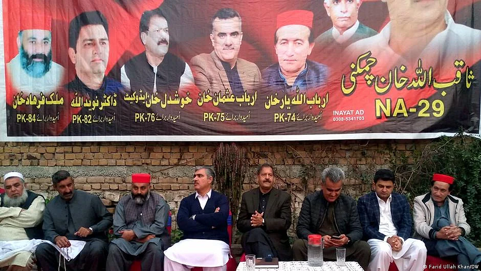 پی ٹی آئی انتخابی مہم سے آؤٹ، ن لیگ اِن