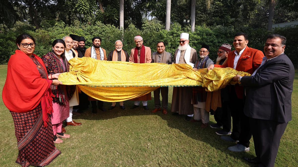 <div class="paragraphs"><p>پی ایم مودی نے اجمیر شریف درگاہ کے لیے چادر روانہ کی، تصویر @narendramodi</p></div>