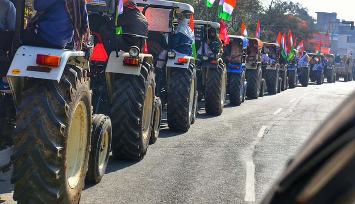 کسانوں نے ملک کے کئی مقامات میں ٹریکٹر پریڈ نکالی، ملک کے سیکولر اور جمہوری کردار کو مضبوط کرنے کا حلف لیا