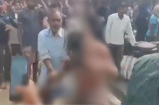بنگال میں گنگا ساگر میلے میں جا رہے سادھوؤں پر حملہ، 12 افراد گرفتار