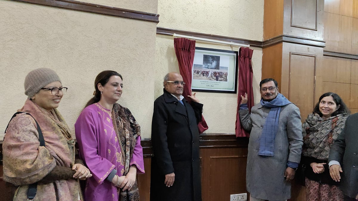 پریس کلب آف انڈیا میں لگائی گئی اردو کے پہلے شہید صحافی مولوی باقر کی تصویر