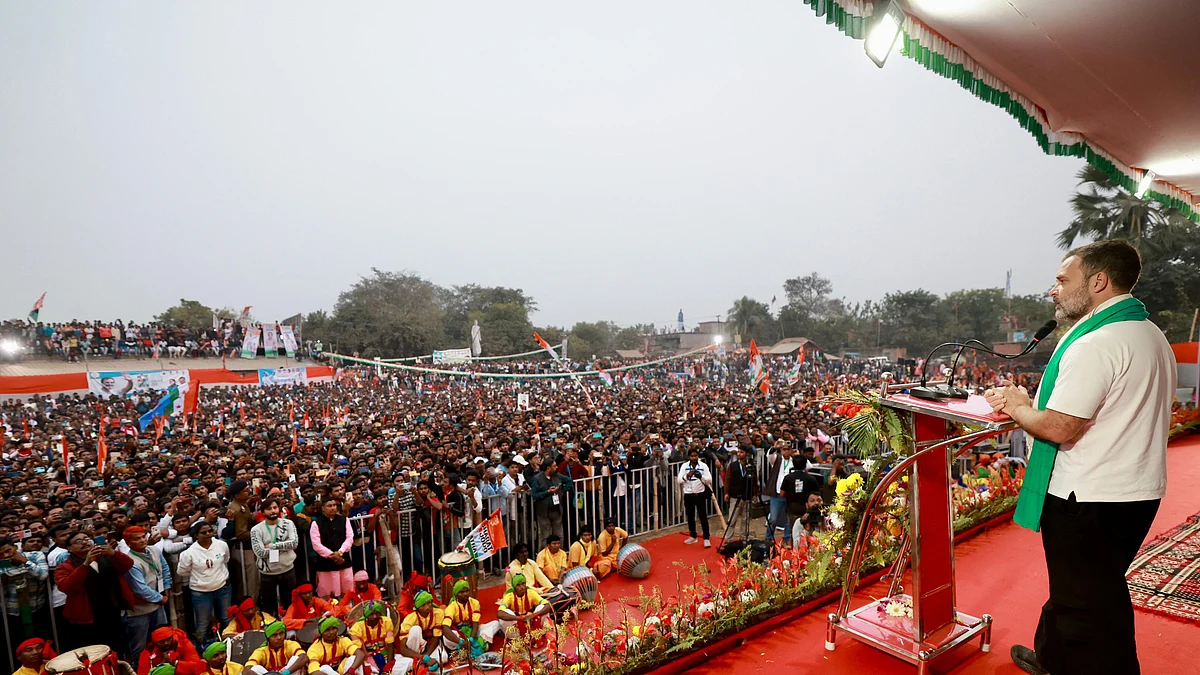 <div class="paragraphs"><p>جھارکھنڈ میں عوام سے خطاب کرتے ہوئے راہل گاندھی، تصویر@INCIndia</p></div>