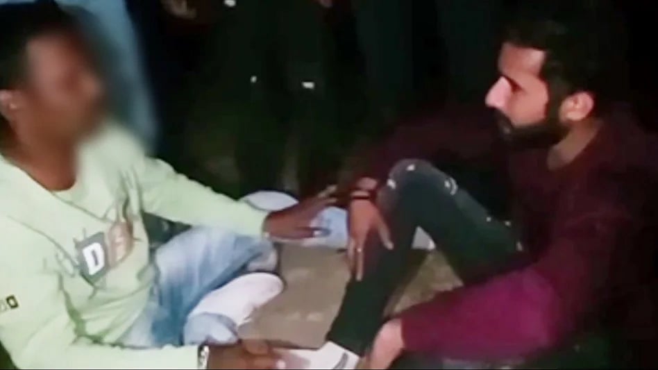 مدھیہ پردیش میں پھر دلت نوجوان پر دبنگوں نے کیا ظلم، پیٹنے کے بعد پیر پر ناک رگڑنے کو کیا مجبور