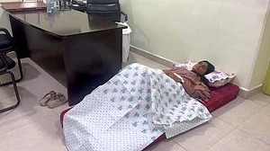 نظربندی سے بچنے کے لیے آندھرا کانگریس کی صدر شرمیلا نے دفتر میں رات گزاری