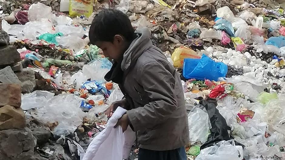 پاکستان: غربت کی شرح میں تیزی سے اضافہ