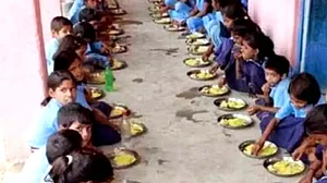 بہار: اسکول میں مڈ ڈے میل کھانے سے 100 سے زیادہ بچے بیمار، تحقیقات کا حکم
