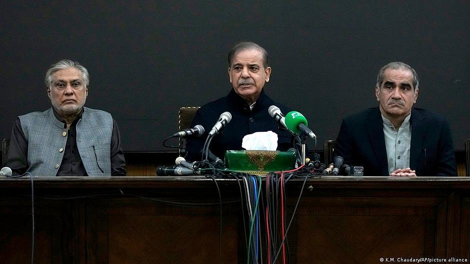 سیاسی جماعتوں کا مخلوط حکومت بنانے کا اصولی فیصلہ ہو چُکا ہے، اسحاق ڈار