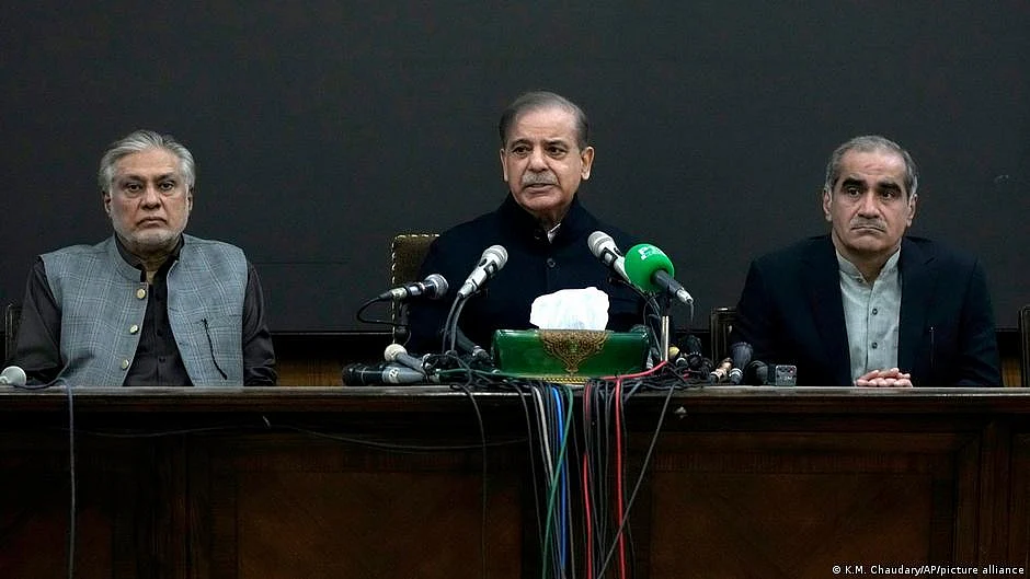 سیاسی جماعتوں کا مخلوط حکومت بنانے کا اصولی فیصلہ ہو چُکا ہے، اسحاق ڈار
