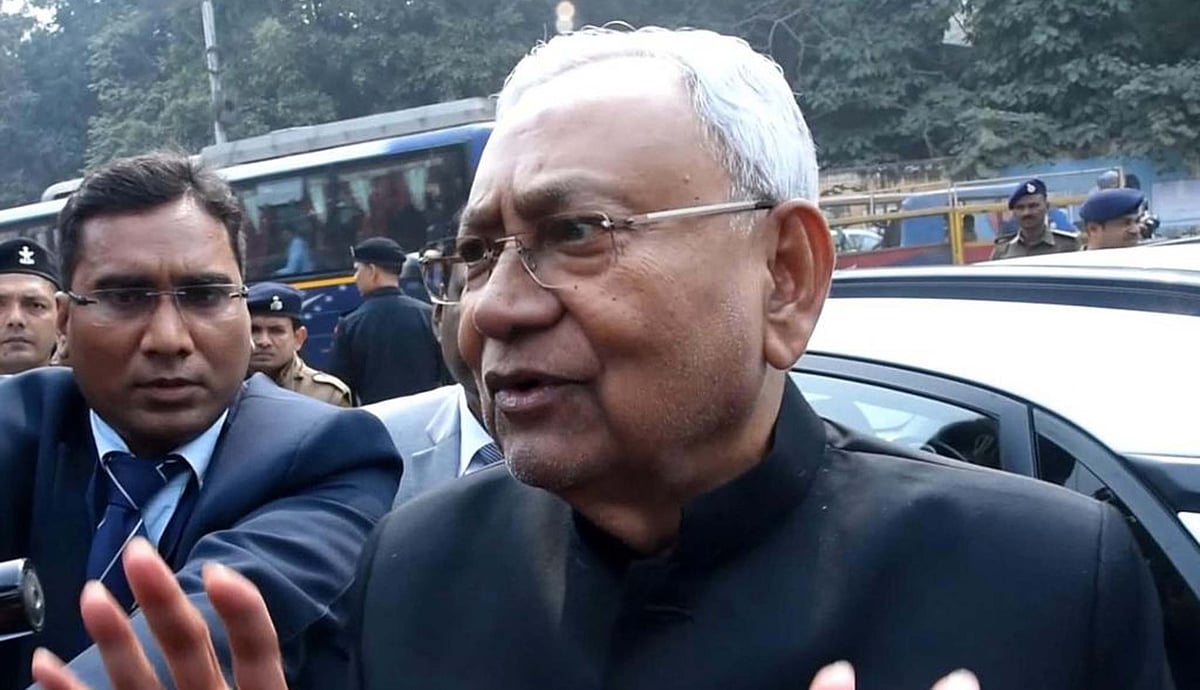 نتیش کمار کی پھر مفاد کو ترجیح، بھگوا خیمہ کے سامنے خودسپردگی!