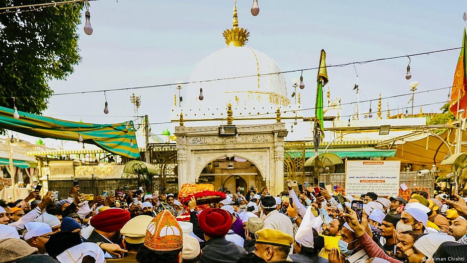 اب اجمیر کی خواجہ معین الدین درگاہ پر بھی ہندووں کا دعویٰ