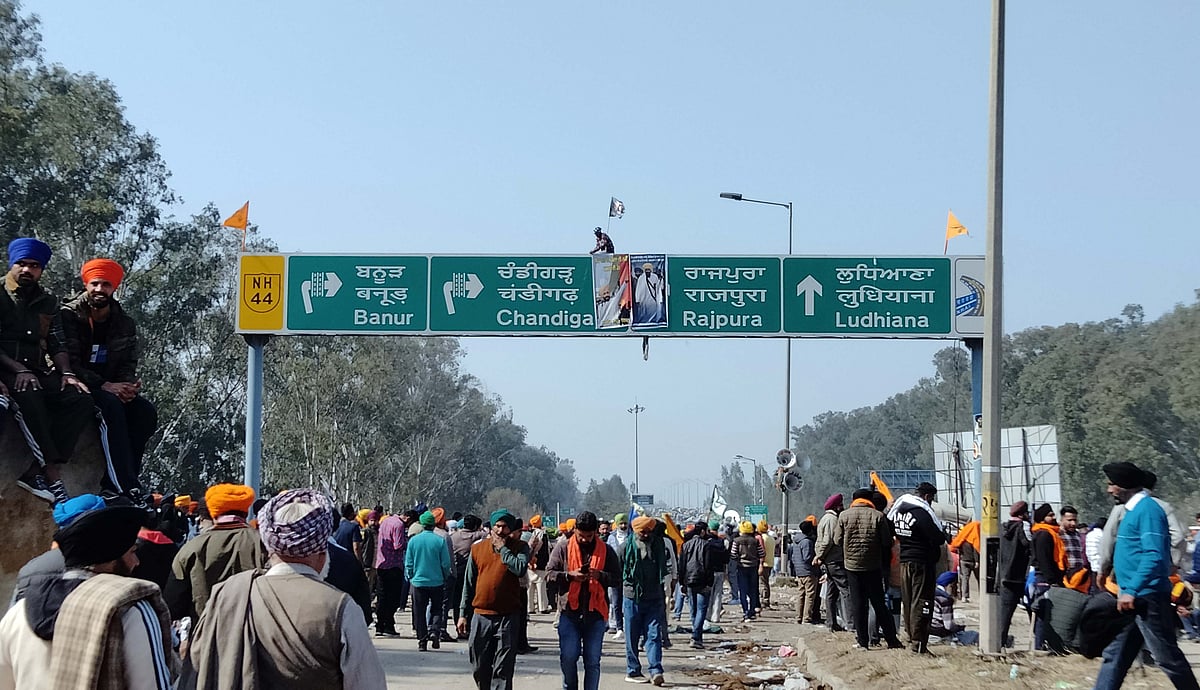 کسان تحریک: شمبھو بارڈر پر جھڑپ، پولیس کی جانب سے آنسو گیس اور واٹر کینن کا استعمال  