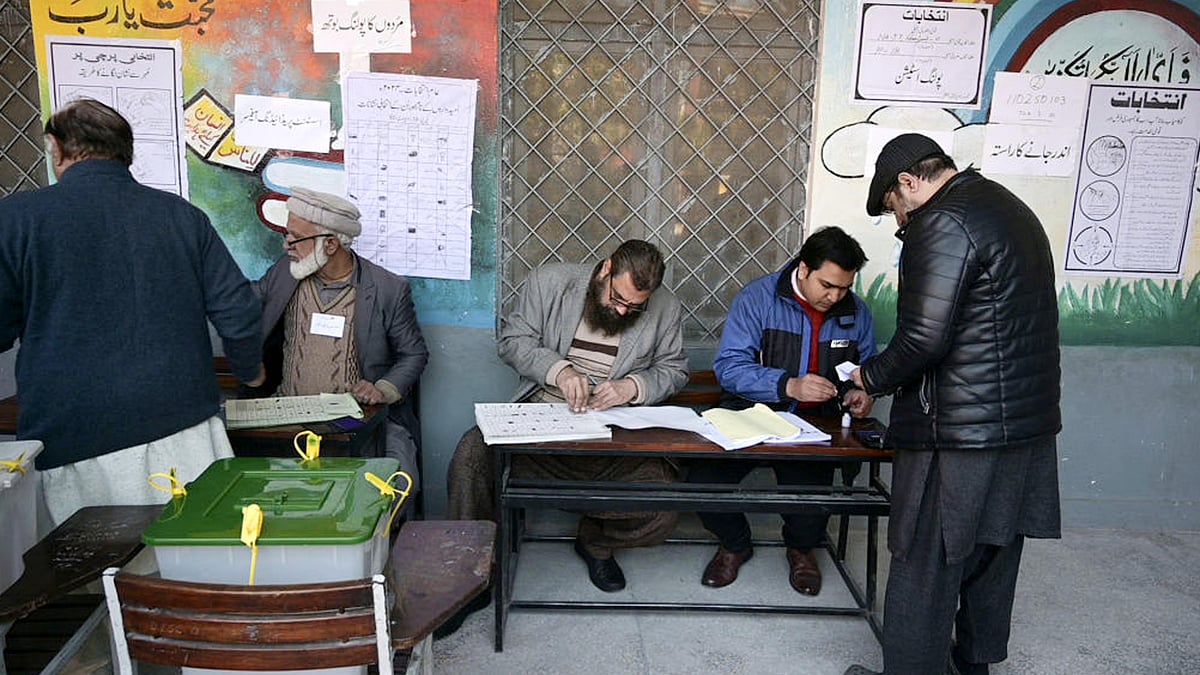 <div class="paragraphs"><p>پاکستان میں پولنگ / Getty Images</p></div>