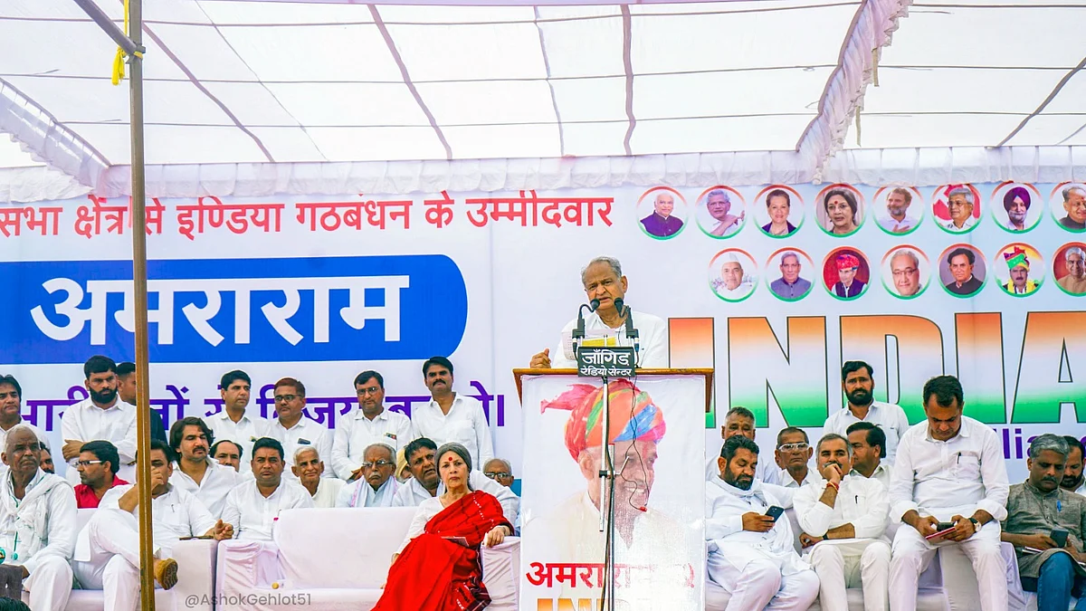 <div class="paragraphs"><p>عوام سے خطاب کرتے ہوئے اشوک گہلوت، تصویر @<em>ashokgehlot51</em></p></div>