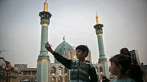 ایران میں پٹاخوں میں دھماکے سے ایک شخص کی موت، 11 زخمی