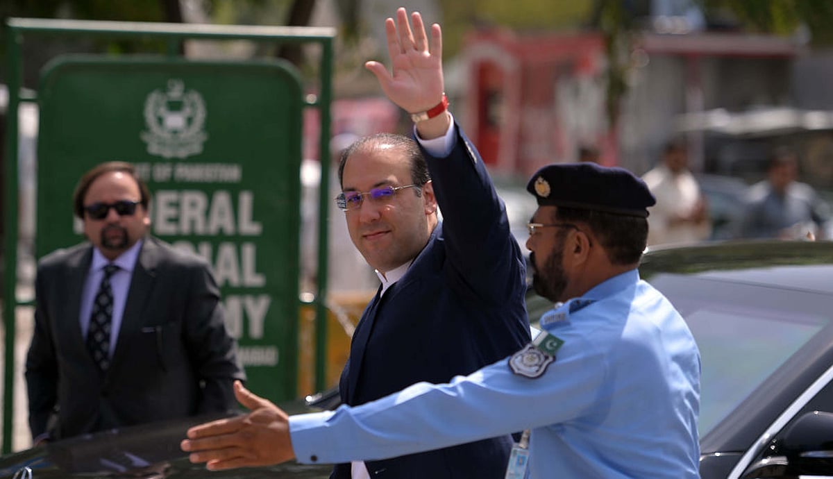 سابق وزیر اعظم نواز شریف کے بیٹے حسین نواز اور حسن نواز تین مقدمات میں بری