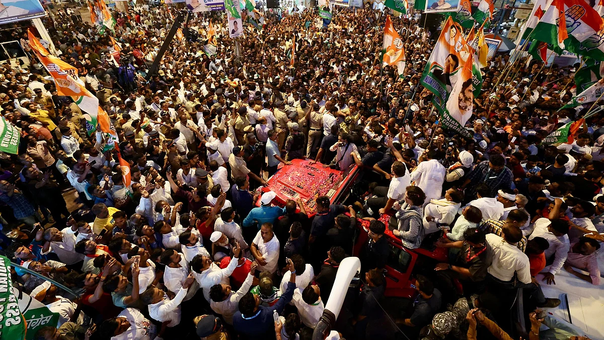 <div class="paragraphs"><p>ممبئی میں مجمع سے خطاب کرتے ہوئے راہل گاندھی، تصویر @INCIndia</p></div>