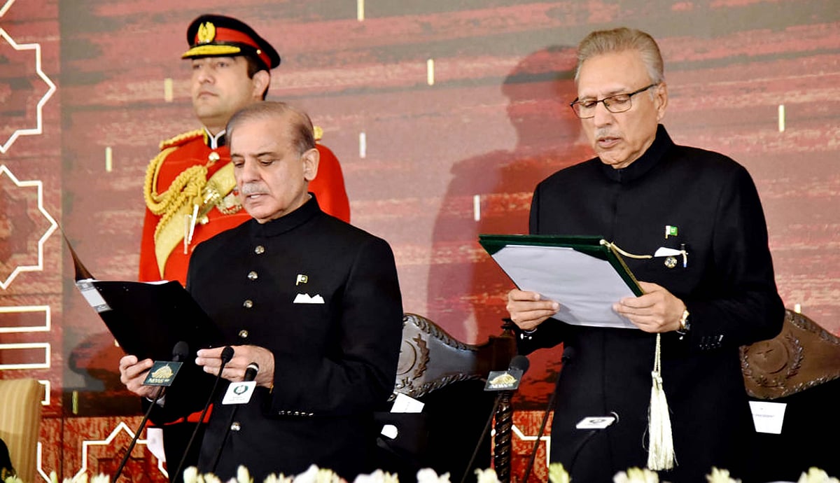 <div class="paragraphs"><p>شہباز شریف کی حلف برداری / Getty Images</p></div>