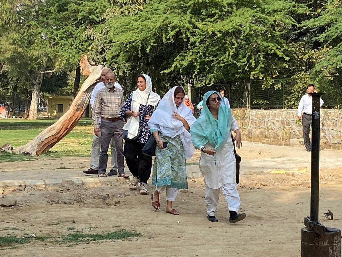 ظفر آغا کی آخری رسومات میں کئی معزز شخصیات نے کی شرکت، گھر سے قبرستان تک چلے ساتھ ساتھ