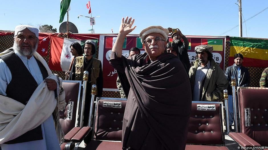 چھاپے اور بلیک آوٹ کی گونج: ذمہ دار کون ہے؟
