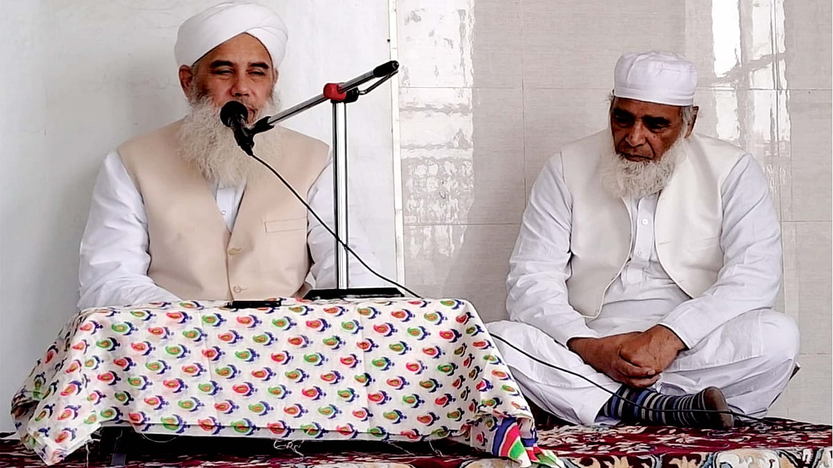 <div class="paragraphs"><p>مولانا سلمان بجنوری خطاب کرتے ہوئے / تصویر عارف عثمانی</p></div>
