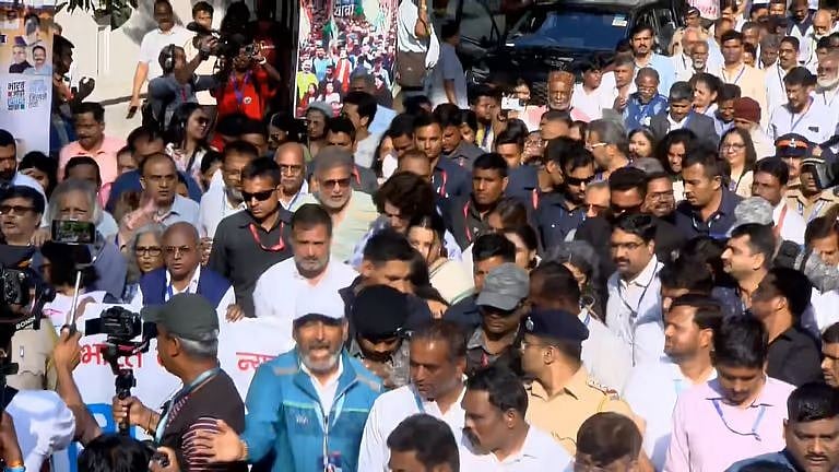  راہل کی ’جن نیائے پد یاترا‘ میں مہاتما گاندھی کے پرپوتے تشار گاندھی سمیت کئی مشہور شخصیات کی شرکت