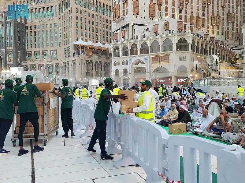 رمضان المبارک: مسجد حرام میں افطاری کے روح پرور مناظر