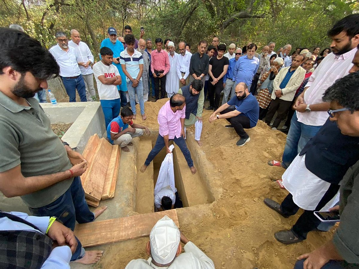 ظفر آغا کی آخری رسومات میں کئی معزز شخصیات نے کی شرکت، گھر سے قبرستان تک چلے ساتھ ساتھ