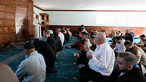 امریکہ میں مسلمانوں کی ترقی اور تعلیمی و کاروباری کامیابیوں کا انکشاف!