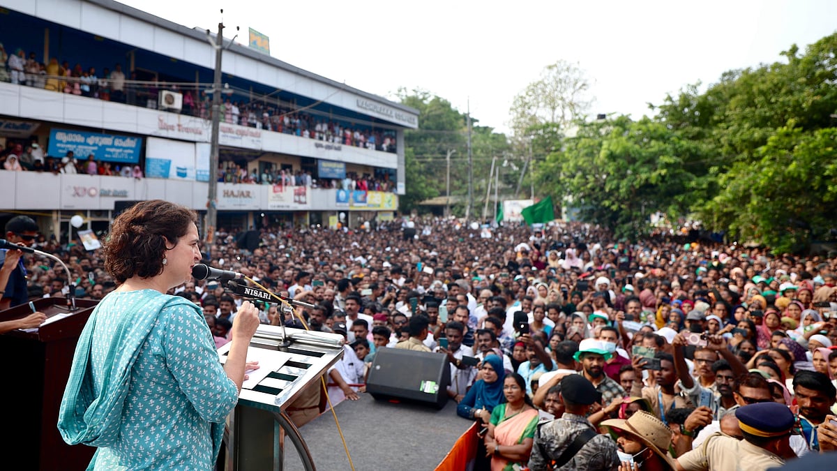 <div class="paragraphs"><p>کیرالہ میں جلسۂ عام سے خطاب کرتی ہوئی پرینکا گاندھی، تصویر @INCIndia</p></div>
