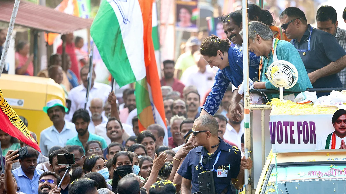 <div class="paragraphs"><p>ترووننت پورم میں روڈ شو کرتی ہوئی پرینکا گاندھی، تصویر @INCIndia</p></div>