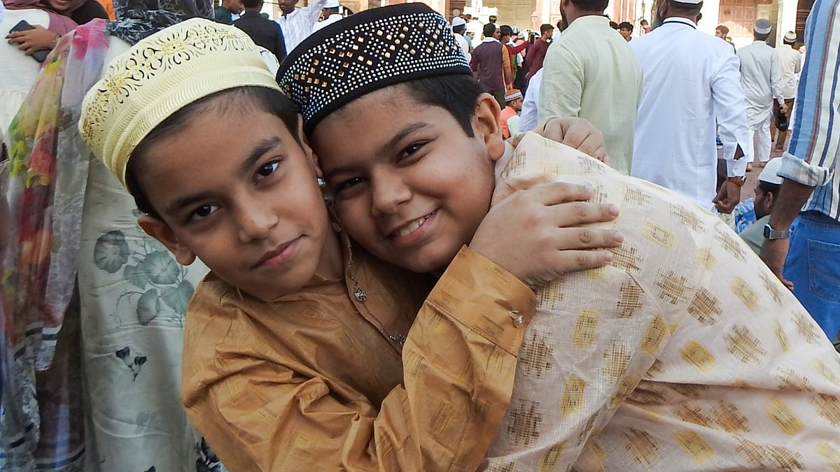 پورے جوش و خروش کے ساتھ ملک بھر میں ادا کی گئی عید الفطر کی نماز