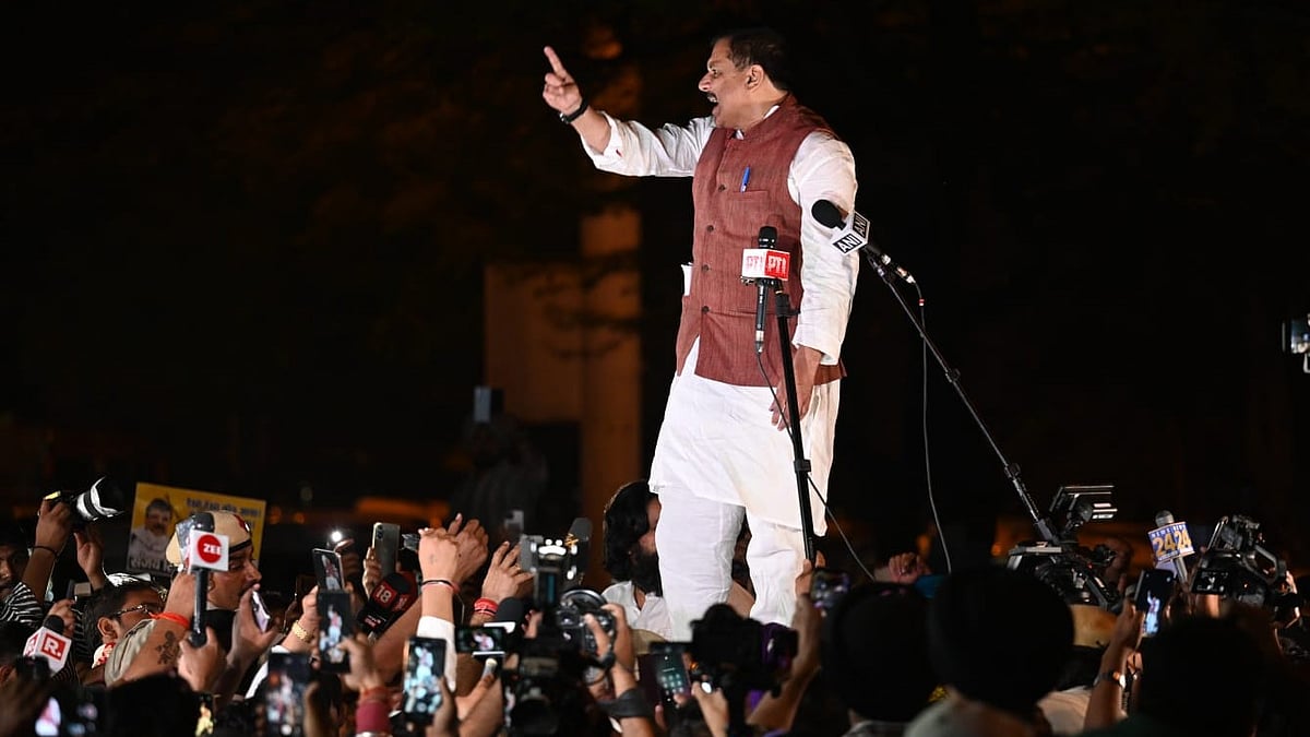 <div class="paragraphs"><p>تہاڑ جیل سے باہر نکلنے کے بعد حامیوں سے روبرو سنجے سنگھ، تصویر قومی آواز/ویپن</p></div>