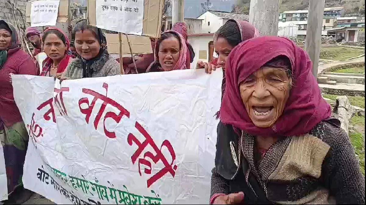 <div class="paragraphs"><p>اتراکھنڈ میں روڈ نہیں تو ووٹ نہیں /&nbsp; تصویر: آئی اے این ایس</p></div>