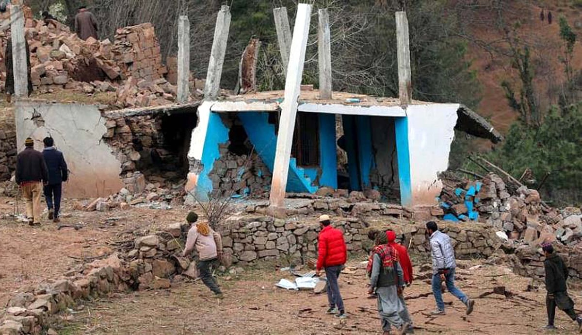جموں و کشمیر کے رام بن میں زمین دھنسنے سے تباہی، 350 افراد بے گھر ہو گئے