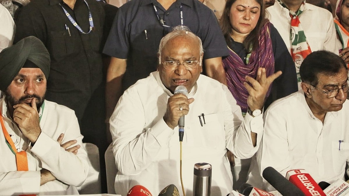 لوک سبھا الیکشن کے پیش نظر کانگریس کی 'ڈور ٹو ڈور' مہم، کھڑگے نے کیا ہر ’گارنٹی‘ پوری کرنے کا وعدہ