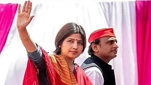 پلوامہ میں شہید جوانوں کی بیویوں کے ’منگل سوتر‘ کس نے چھینے؟ ڈمپل یادو کا بی جے پی سے سوال