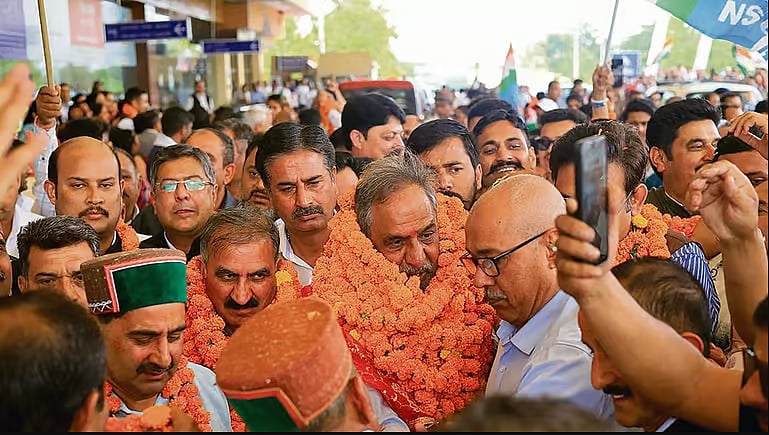 ’بی جے پی نے نوجوانوں کو دھوکہ دیا‘، کانگریس امیدوار آنند شرما نے کانگڑا میں کی انتخابی مہم کی شروعات