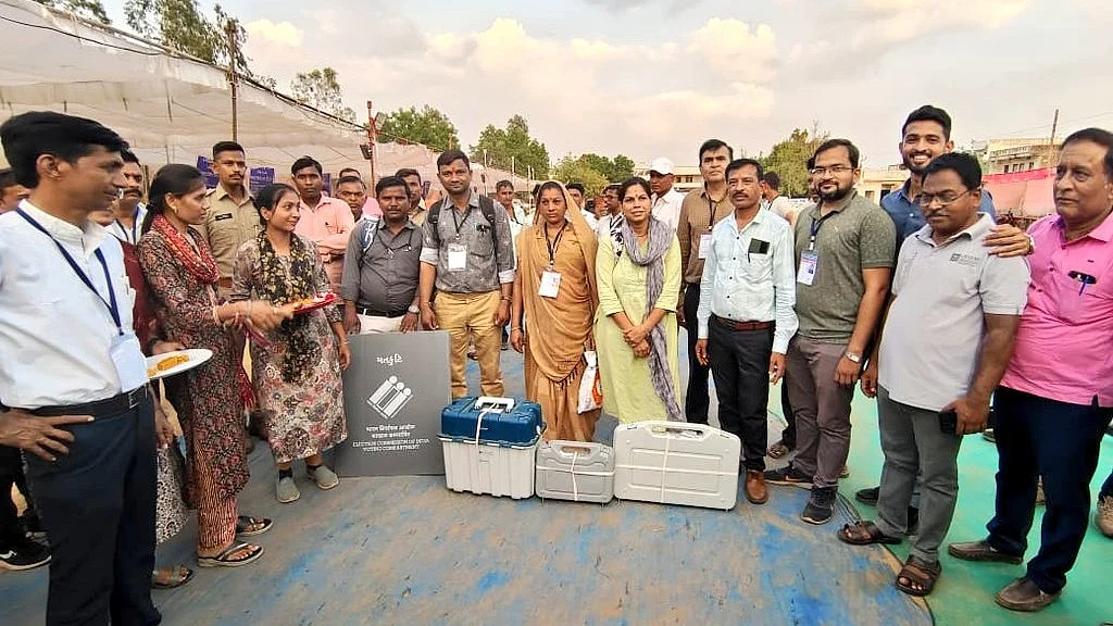 <div class="paragraphs"><p>تصویر <a href="https://twitter.com/CollectorDahod">@CollectorDahod</a></p></div>
