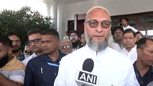 پارلیمنٹ میں ’جئے فلسطین‘ کہنے پر اویسی کے خلاف شکایت، رکنیت کی منسوخی کا مطالبہ