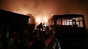 ہریانہ: عقیدت مندوں سے بھری بس میں آگ لگنے کا واقعہ، 8 افراد ہلاک، دو درجن جھلس گئے