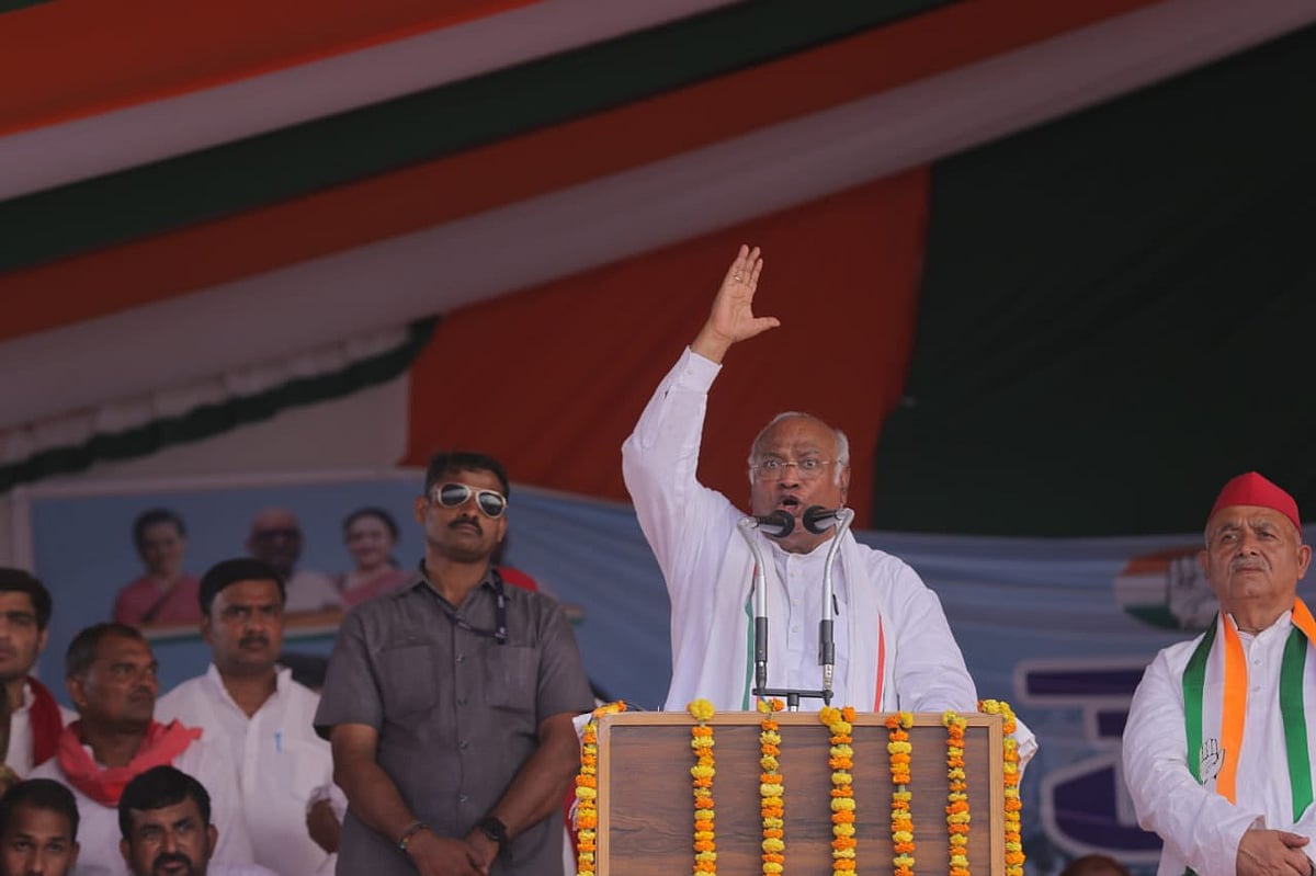 ’مودی ہیں تو مہنگائی، بے روزگاری اور کسانی پر جی ایس ٹی ممکن ہے‘، یوپی میں کانگریس صدر کھڑگے کا زوردار حملہ