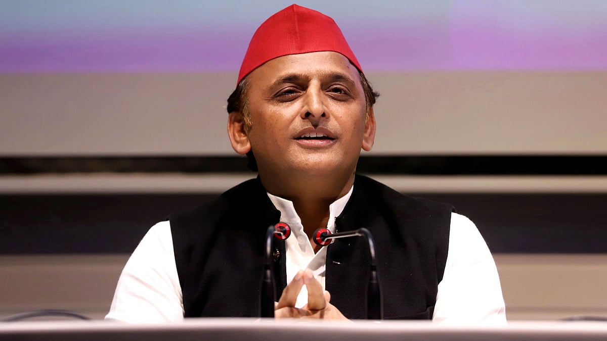 امیٹھی میں ’سلینڈر‘ والے لوگ اب ’سرینڈر‘ کر رہے ہیں، اسمرتی ایرانی پر اکھلیش یادو کی سخت تنقید