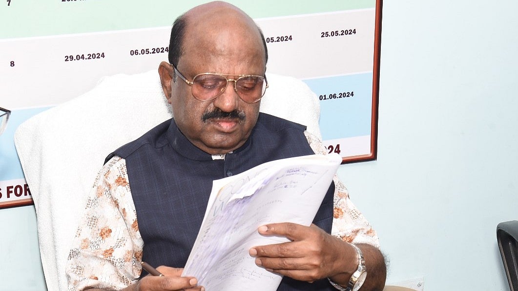 مغربی بنگال کے گورنر نے 100 لوگوں کو دکھایا راج بھون کا سی سی ٹی وی فوٹیج