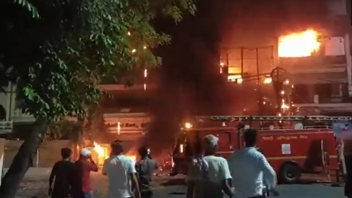دہلی کے بیبی کیئر سینٹر میں آگ لگنے سے 7 بچوں کی موت، 5 زخمی، اسپتال کا مالک فرار، ایف آئی آر درج