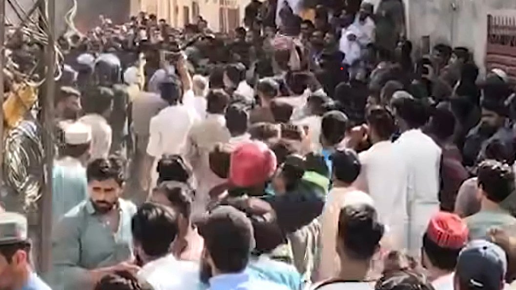 پاکستان کے سرگودھا میں قرآن کی بے حرمتی کے الزام میں مشتعل ہجوم کا حملہ، 25 گرفتار