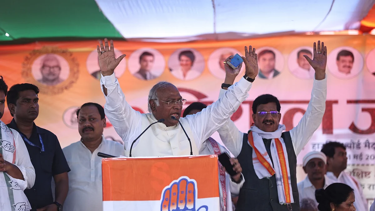 <div class="paragraphs"><p>جلسۂ عام سے خطاب کرتے کانگریس صدر کھڑگے، تصویر @INCIndia</p></div>