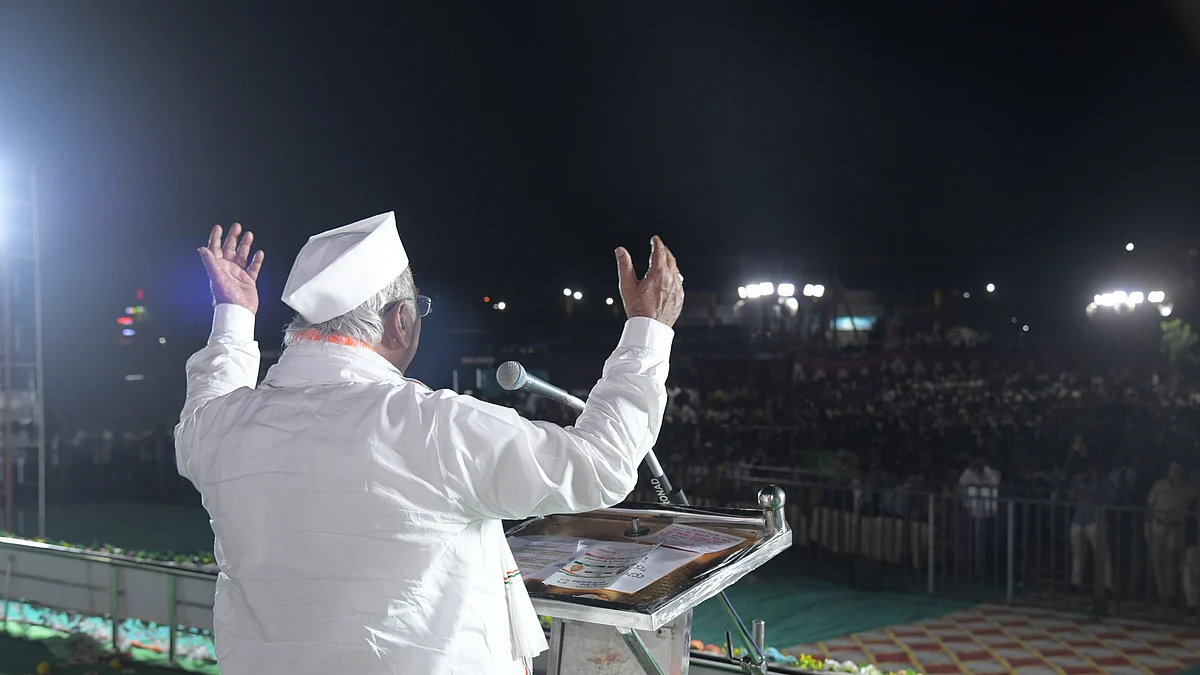 <div class="paragraphs"><p>ملکارجن کھڑگے کلبرگی میں عوام سے خطاب کرتے ہوئے، تصویر @INCIndia</p></div>