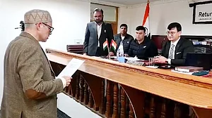 عمر عبد اللہ نے بارہمولہ لوک سبھا سیٹ کے لئے کاغذات نامزدگی جمع کئے