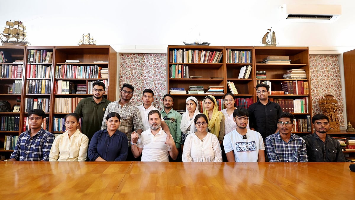 <div class="paragraphs"><p>راہل گاندھی نے نیٹ امتحان دینے والے طلبا سے کی ملاقات، تصویر @INCIndia</p></div>